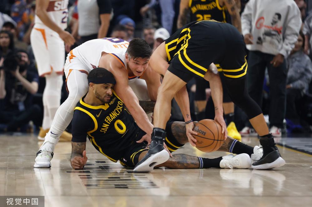 他在关键时 他在关键时